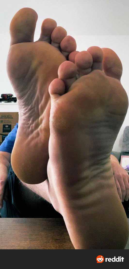 Goon on thick chub foot