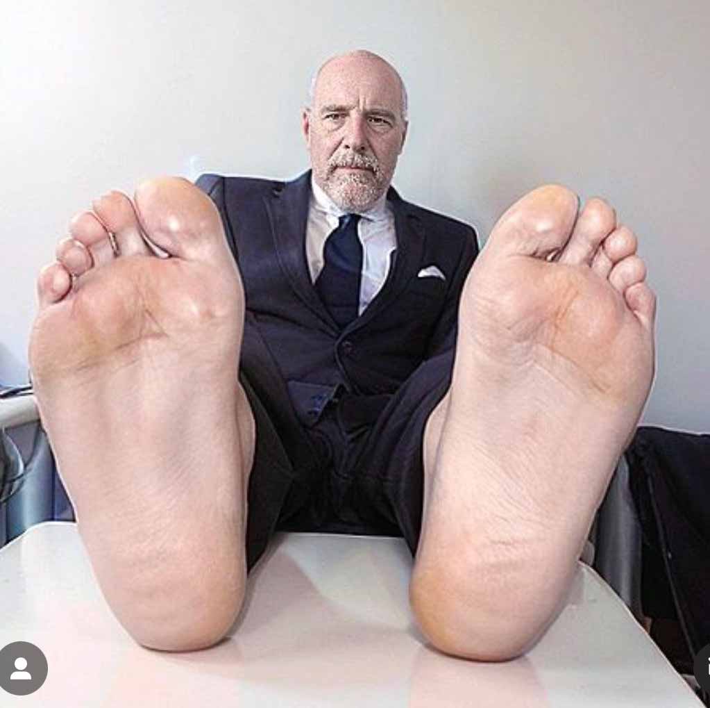 Drool over wrinkled grampa foot soles