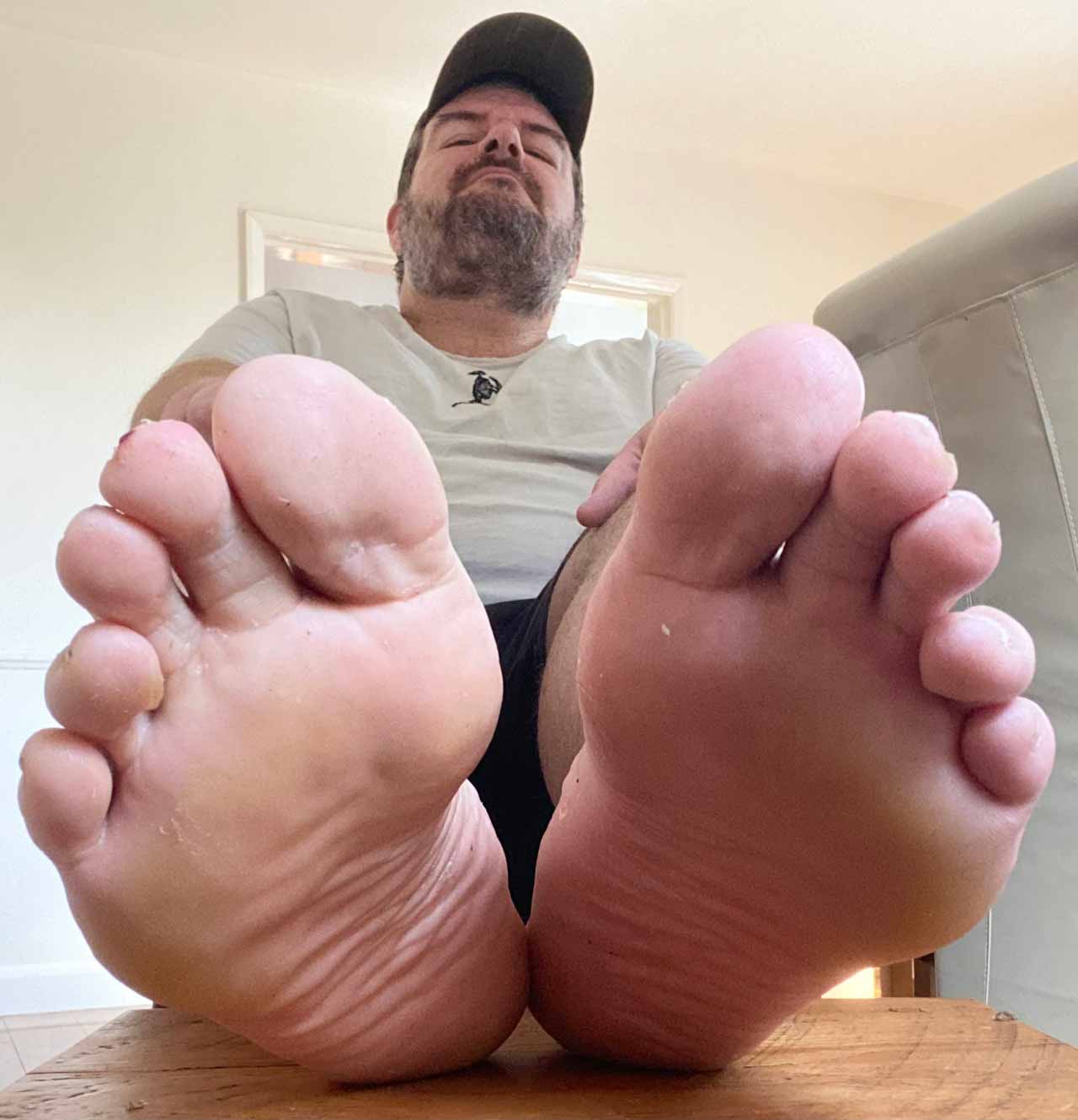 Worship sweaty bum feet