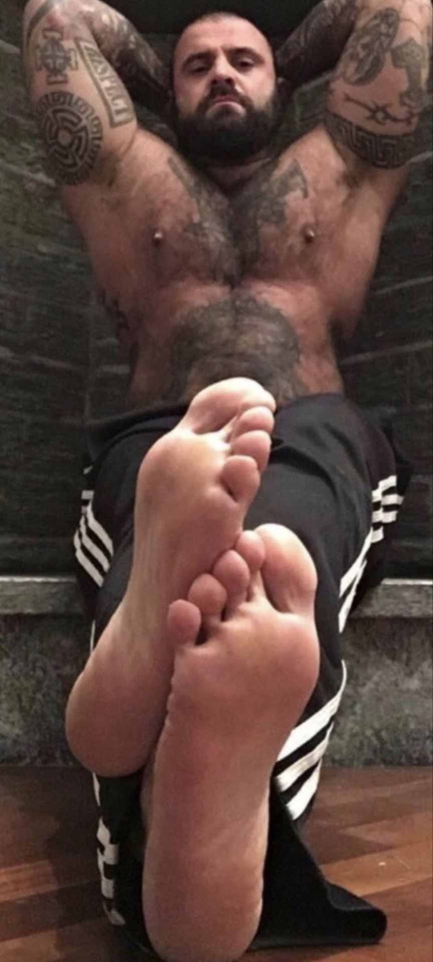 Goon on fat chub toes