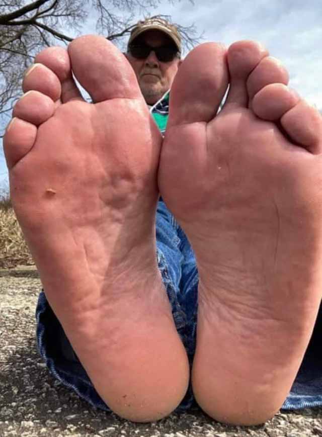 Incredible big straight men feet soles