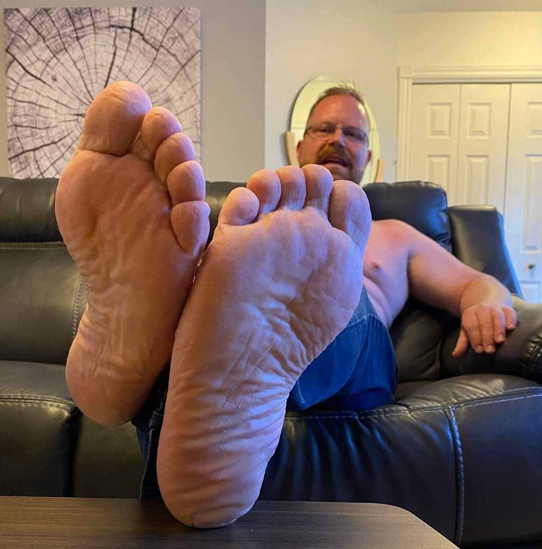 Look these worship straight man toes