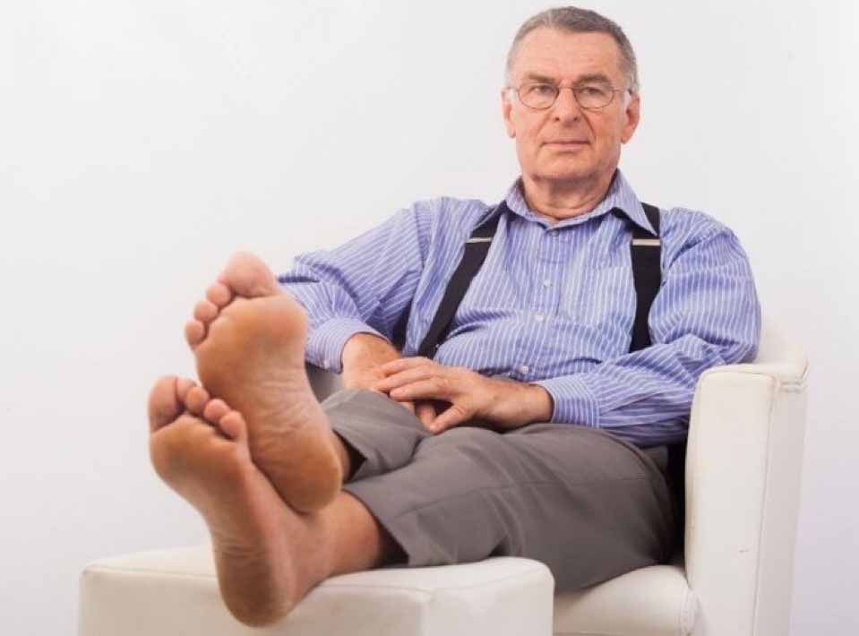 Goon on worship daddy foot soles
