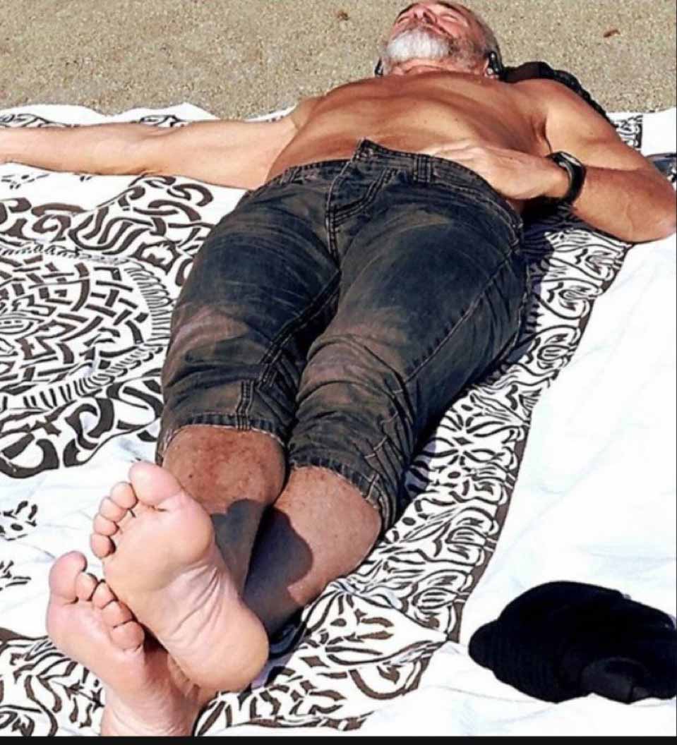 Enjoy this fat hobo foot