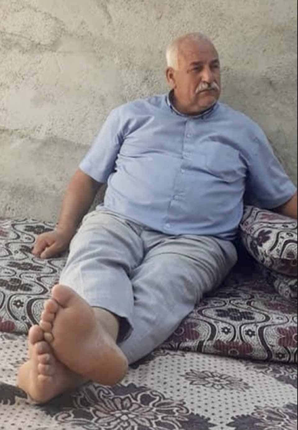 Incredible large straight man toes