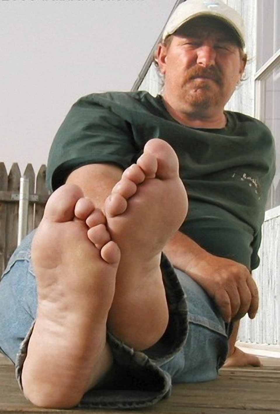 Suck and service the Size 14 straight man soles
