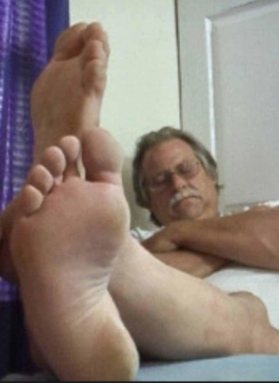 Enjoy this wrinkled dad paws
