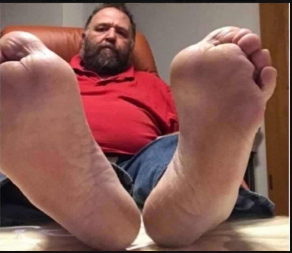 Enjoy this beefy hobo paws