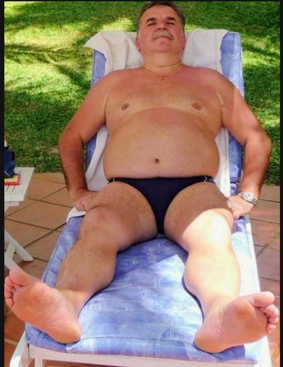 Drool over old straight man foot soles