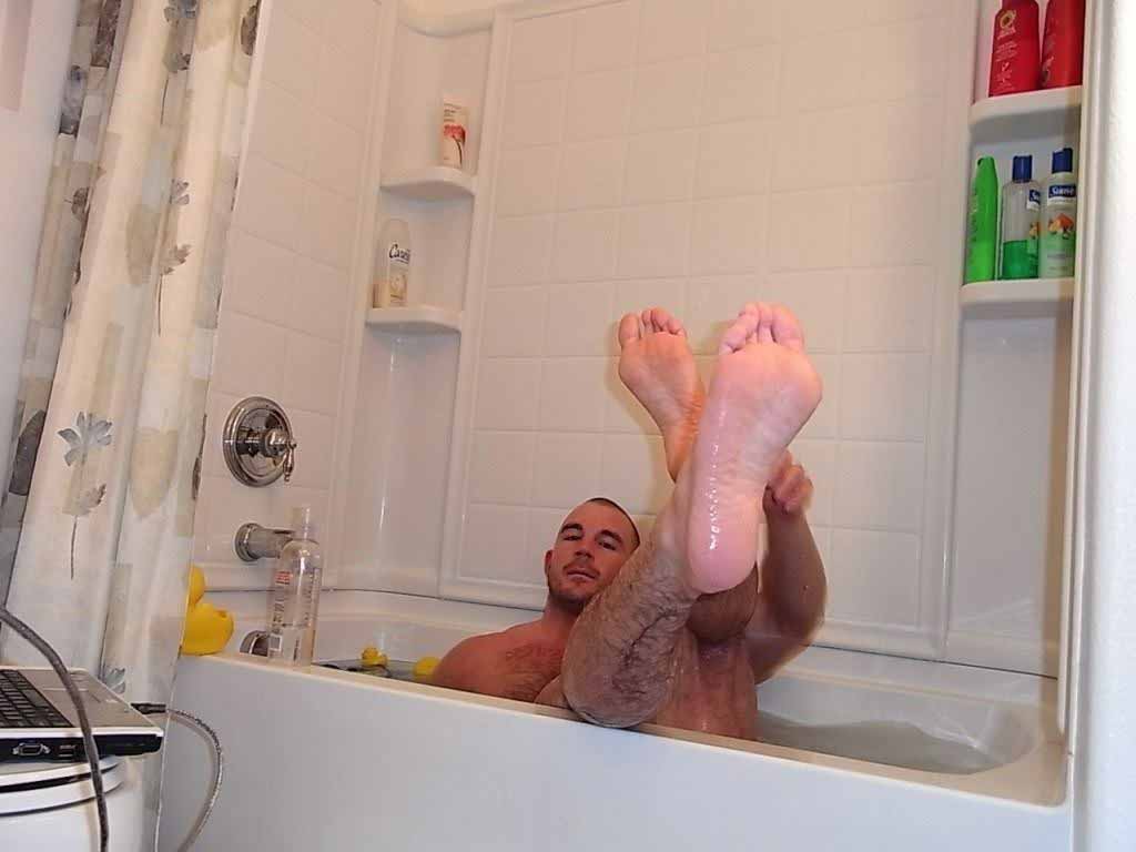 Suck and service the Size 13 hobo feet