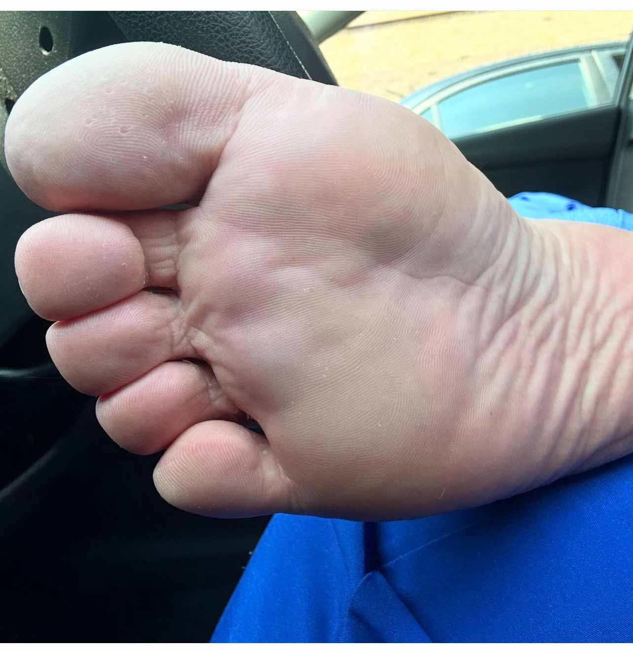 Goon on sweaty old man paws