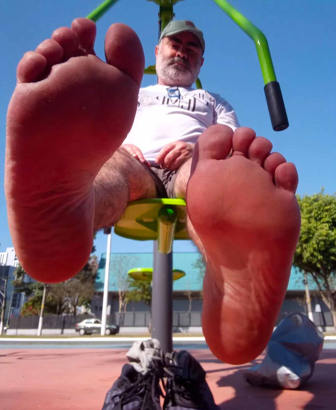 Worship old alpha male feet soles