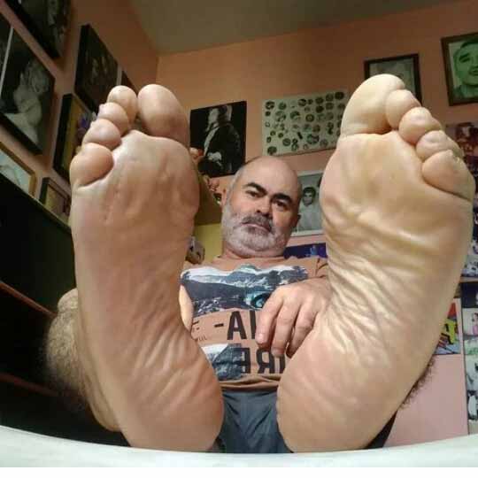 Look these wrinkled hobo feet