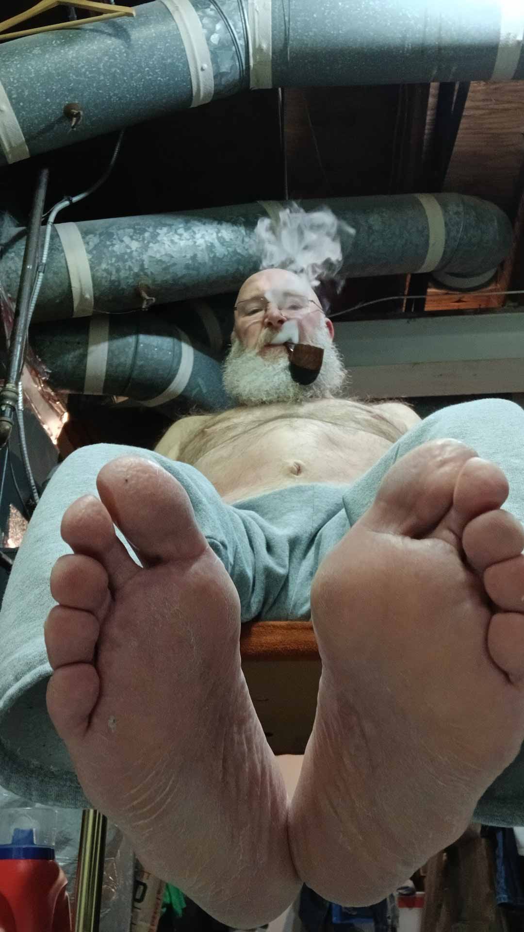 Drool over beefy older male foot soles