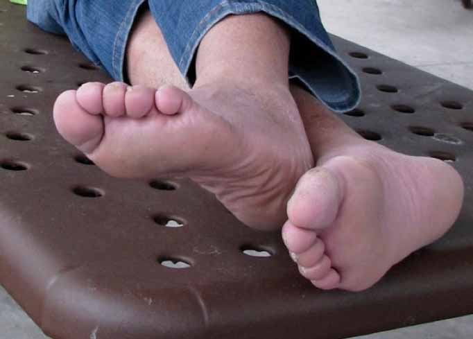 Suck and service the thick daddy feet soles