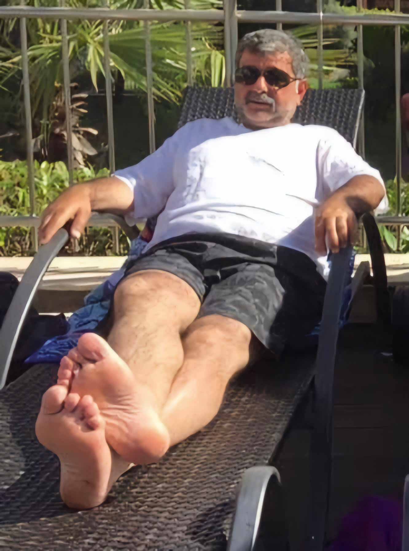 Incredible huge grampa toes