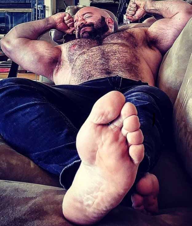 Look these Size 13 male toes