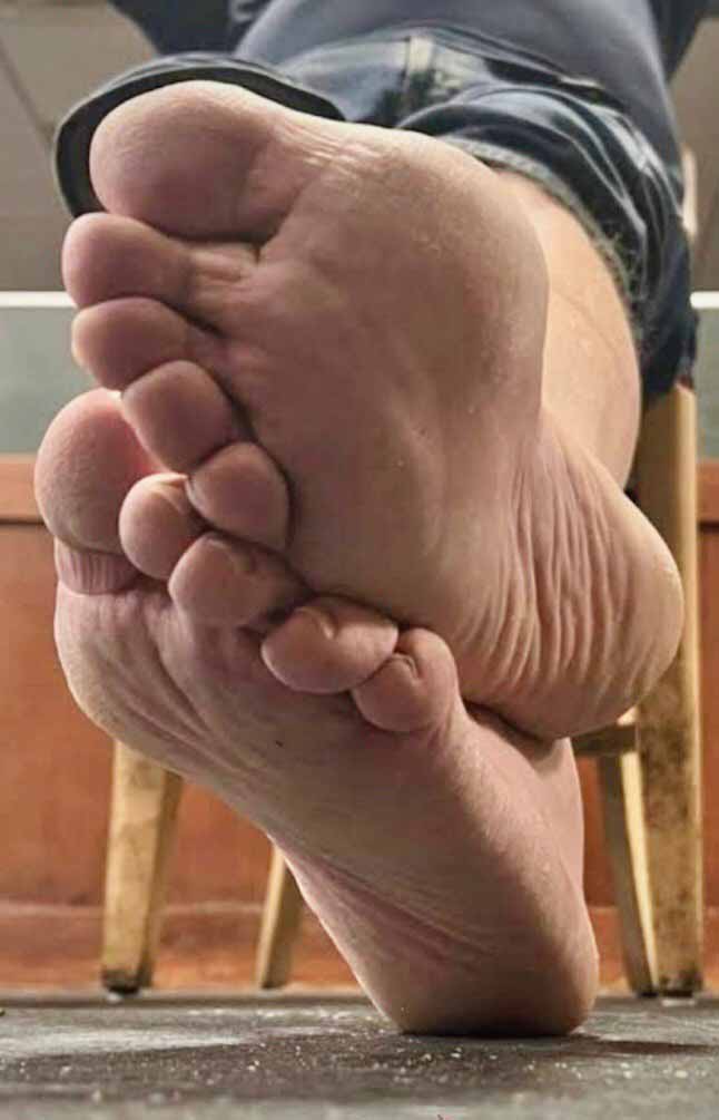 Goon on huge hunk soles