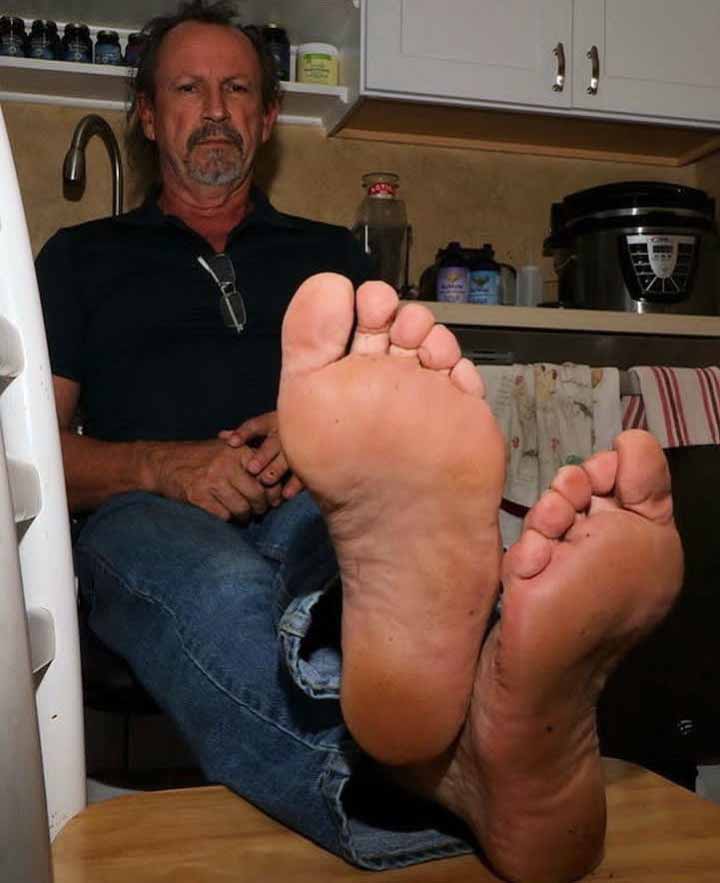 Drool over sweaty married men toes