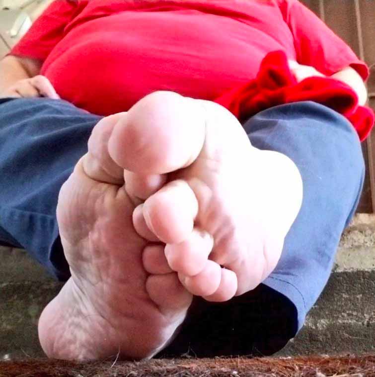 Drool over large married man foot soles