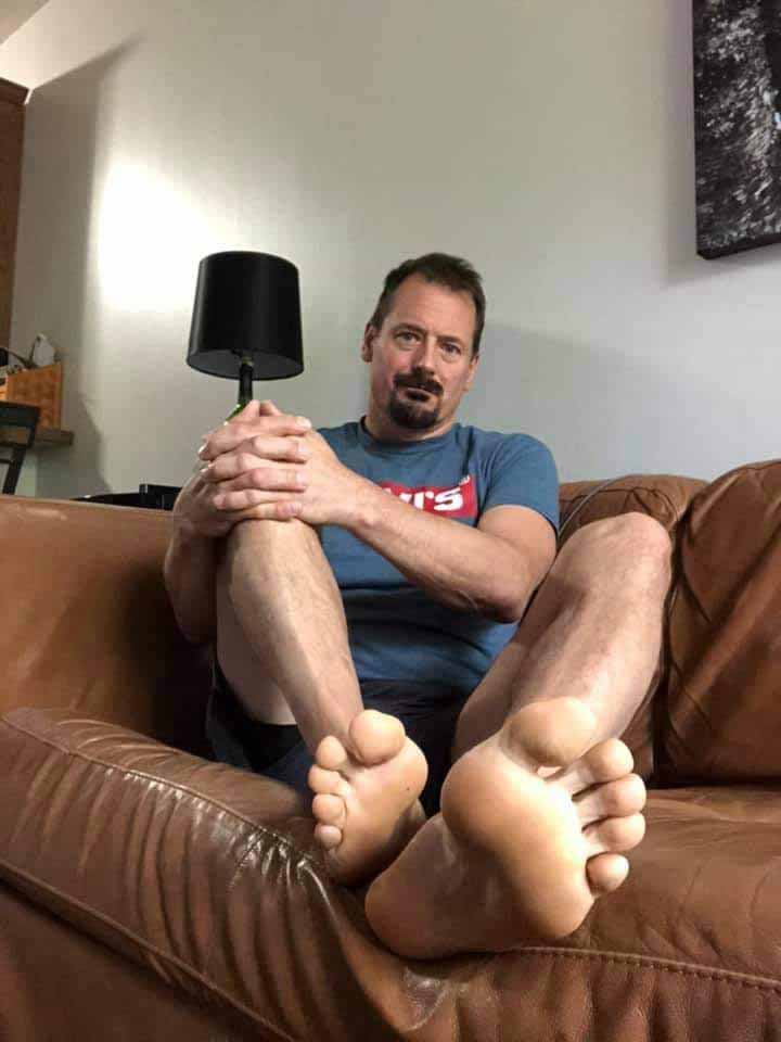 Worship wide male feet soles