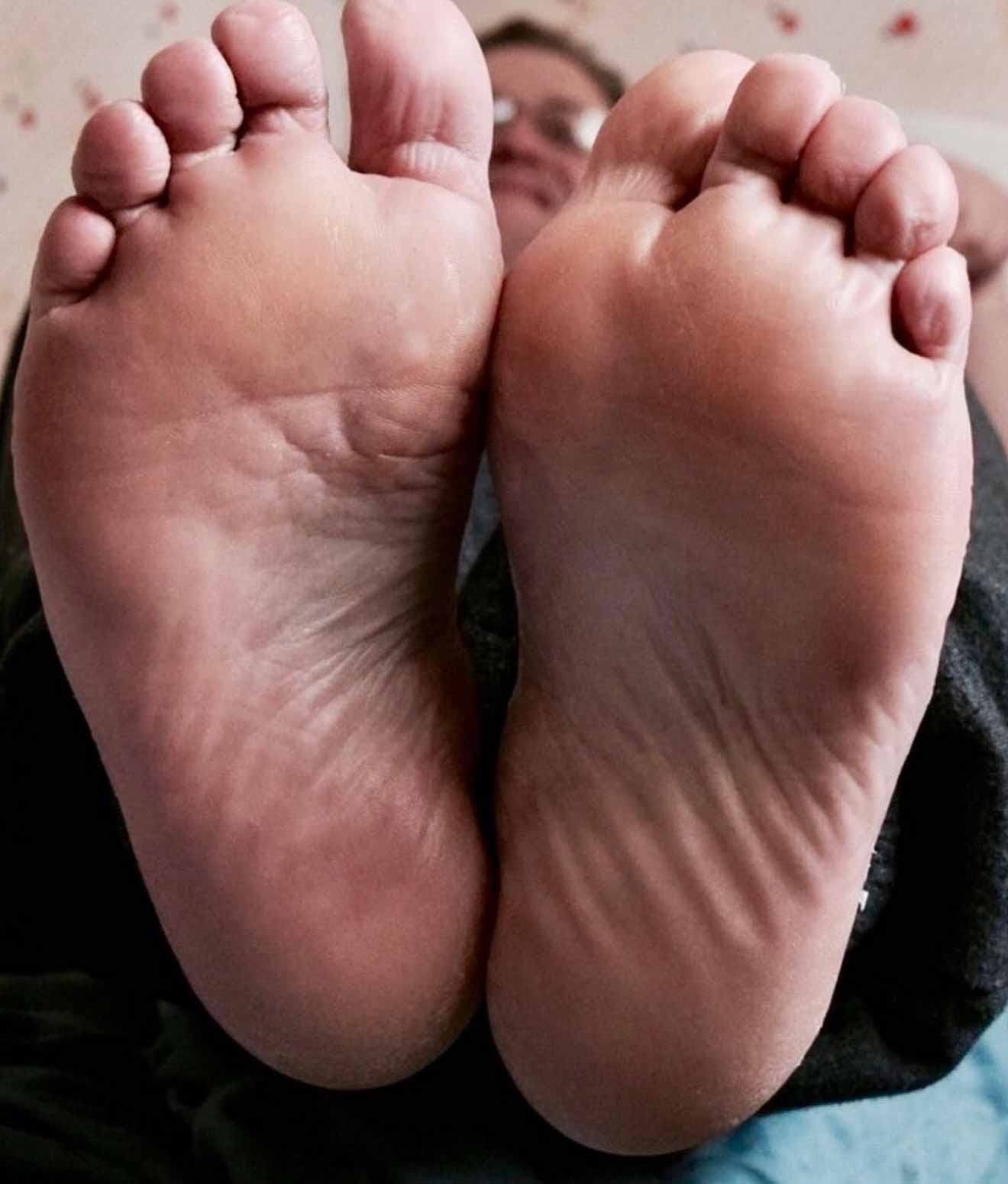 Look these Size 12 older male feet