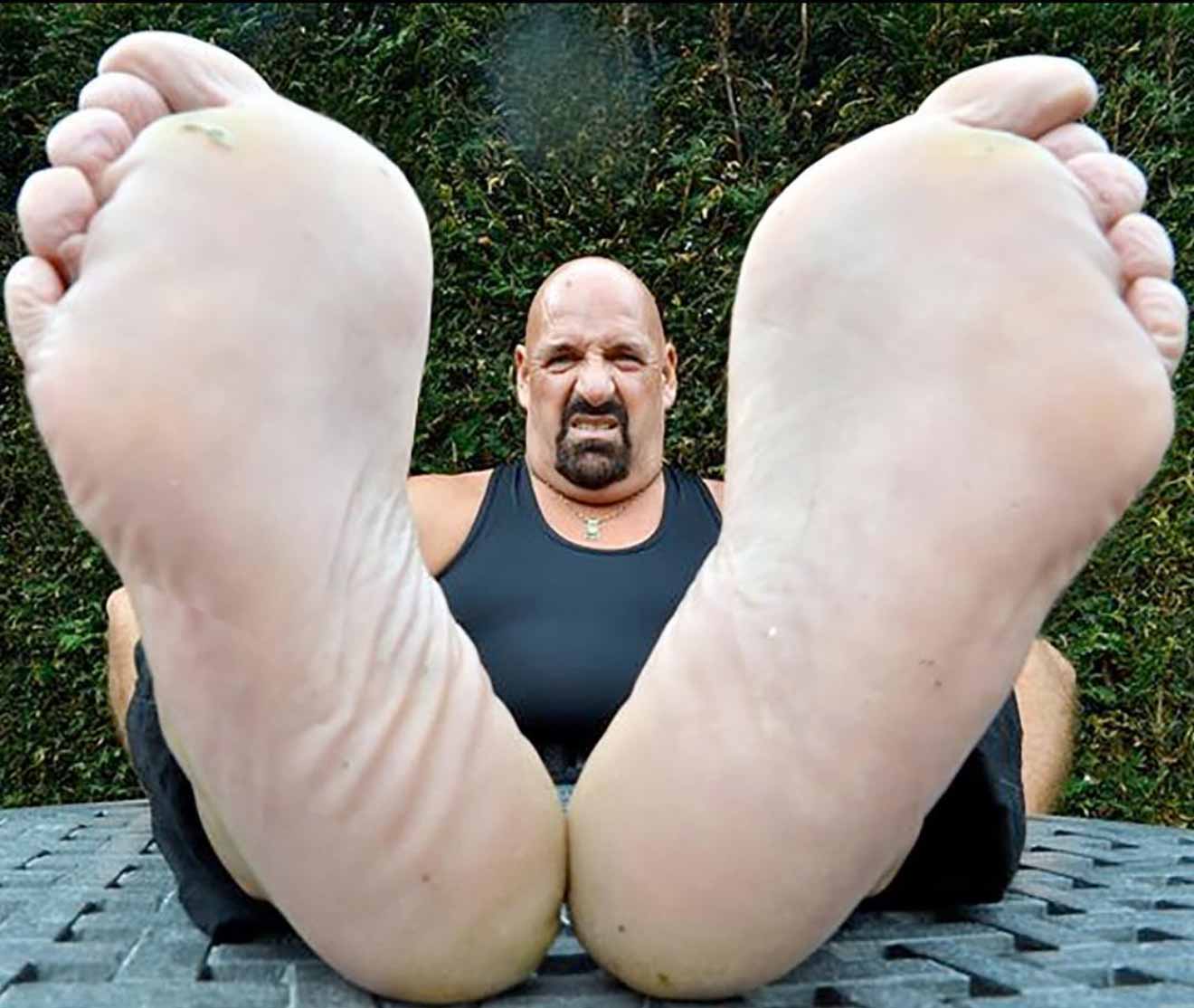 Enjoy this hot daddy bear feet soles