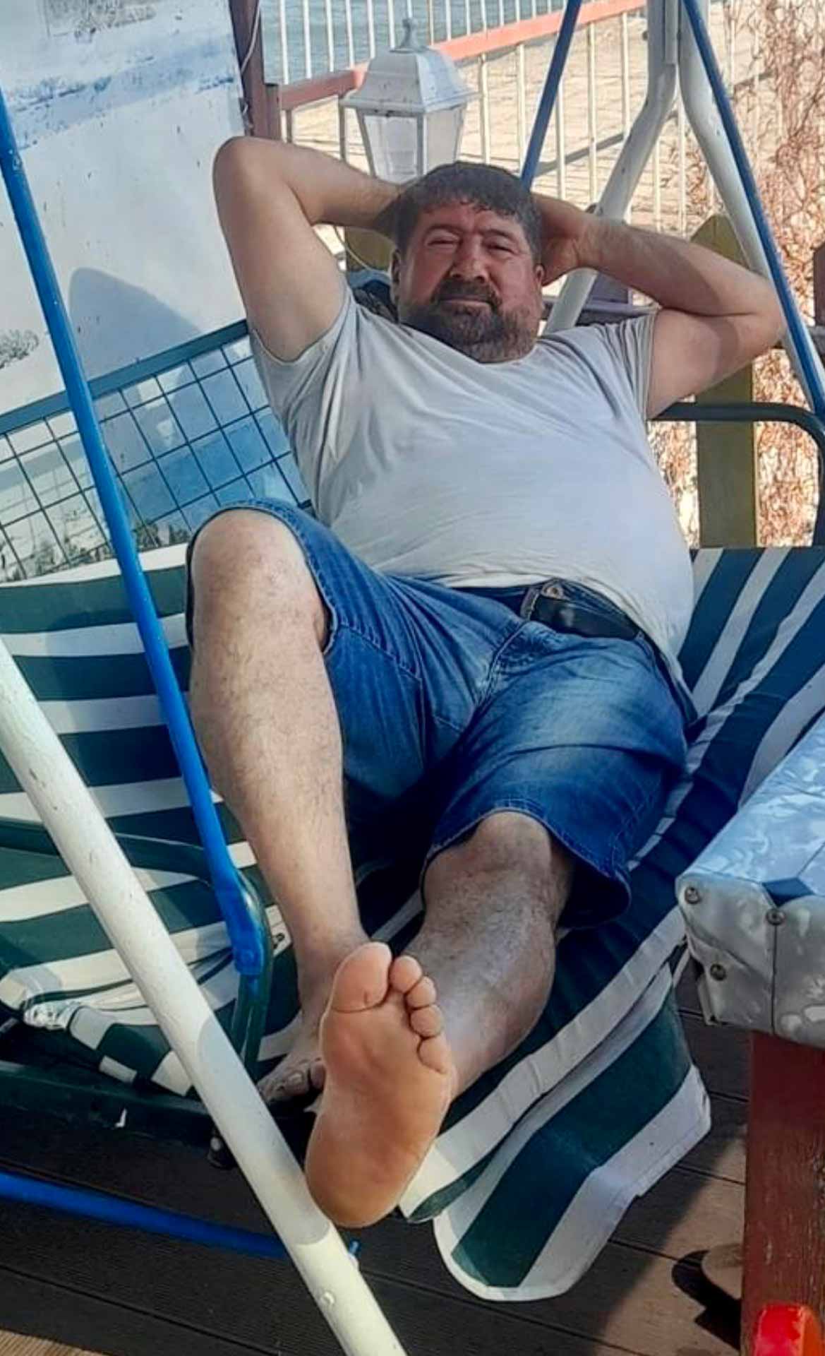 Goon on hot str8 men foot soles