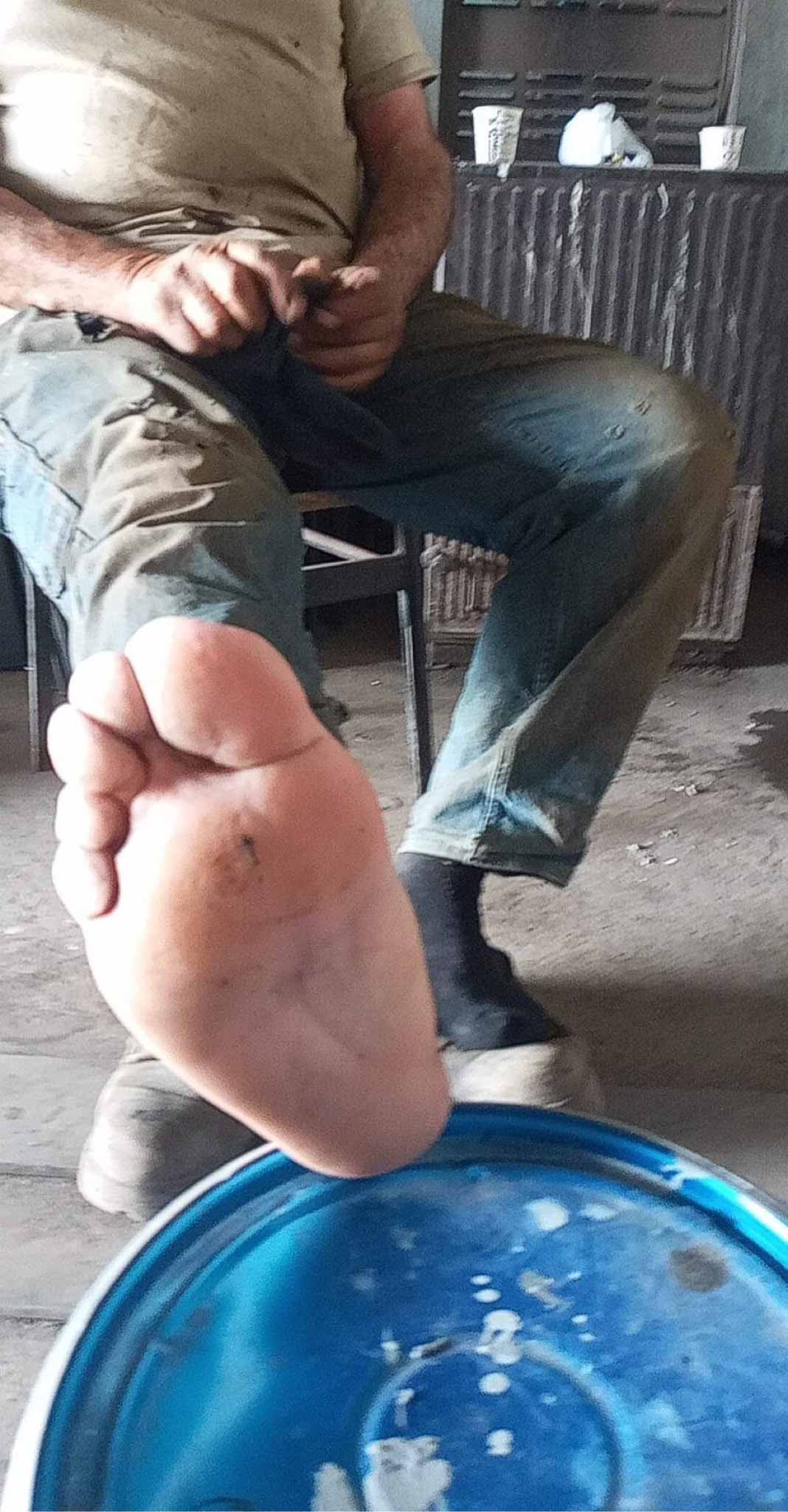 Drool over huge straight man feet soles