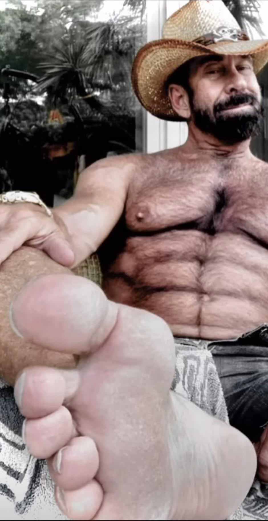 Incredible huge str8 men toes