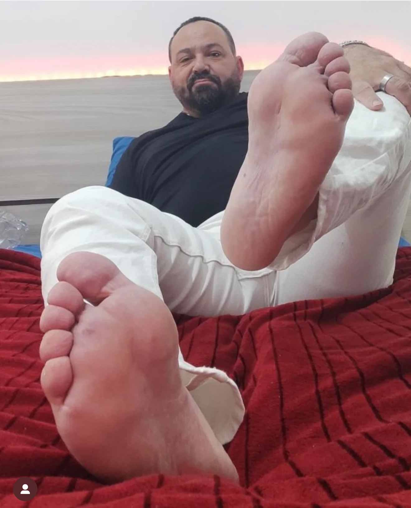 Drool over wrinkled old men feet