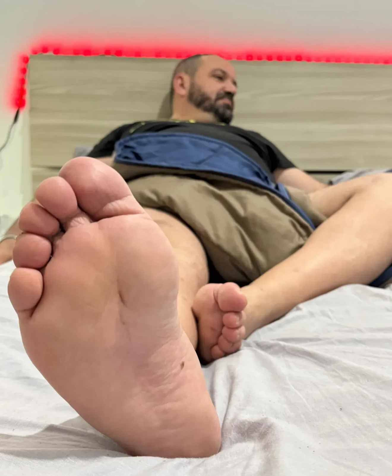 Look these Size 11 daddy bear toes