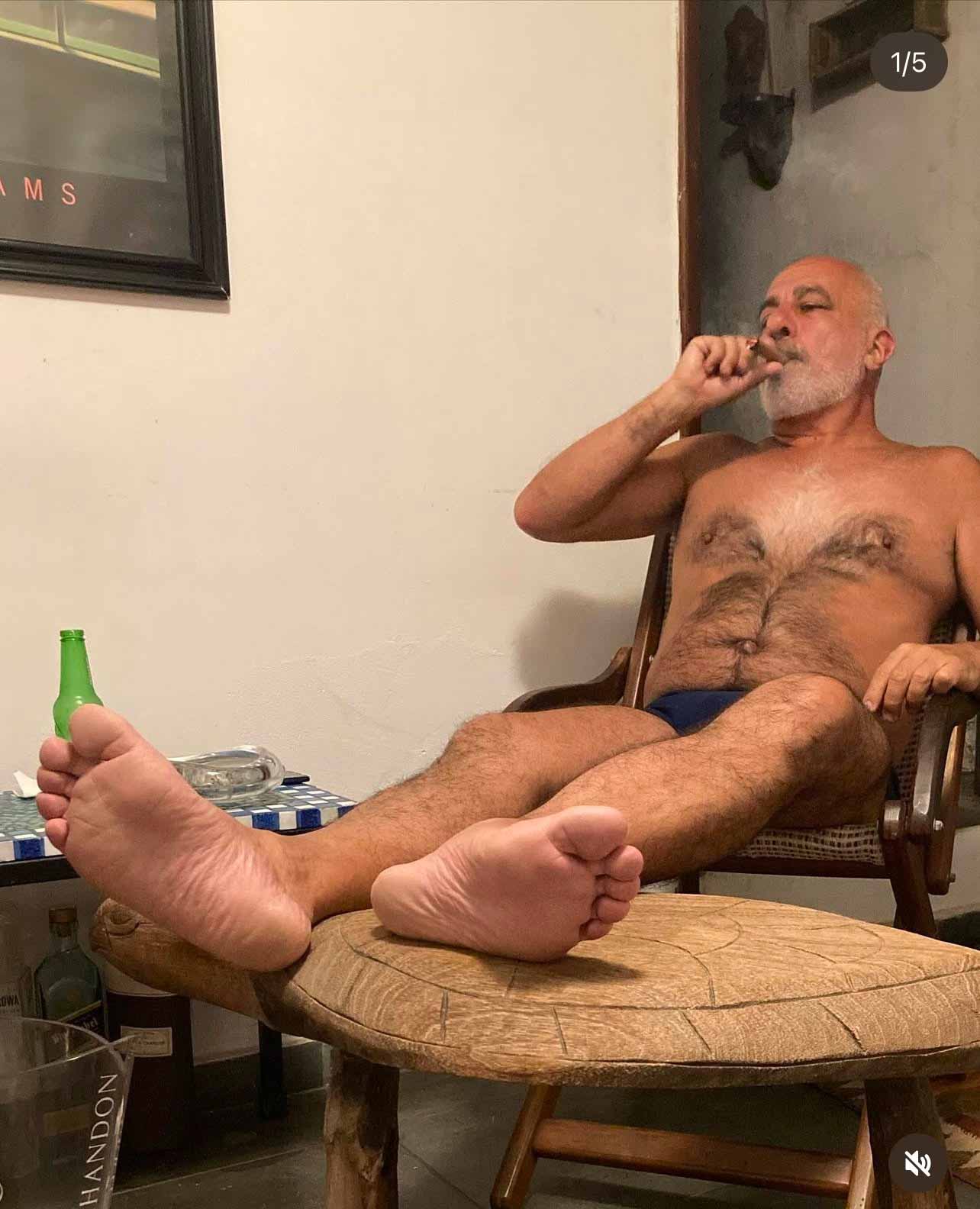 Goon on fat old man toes