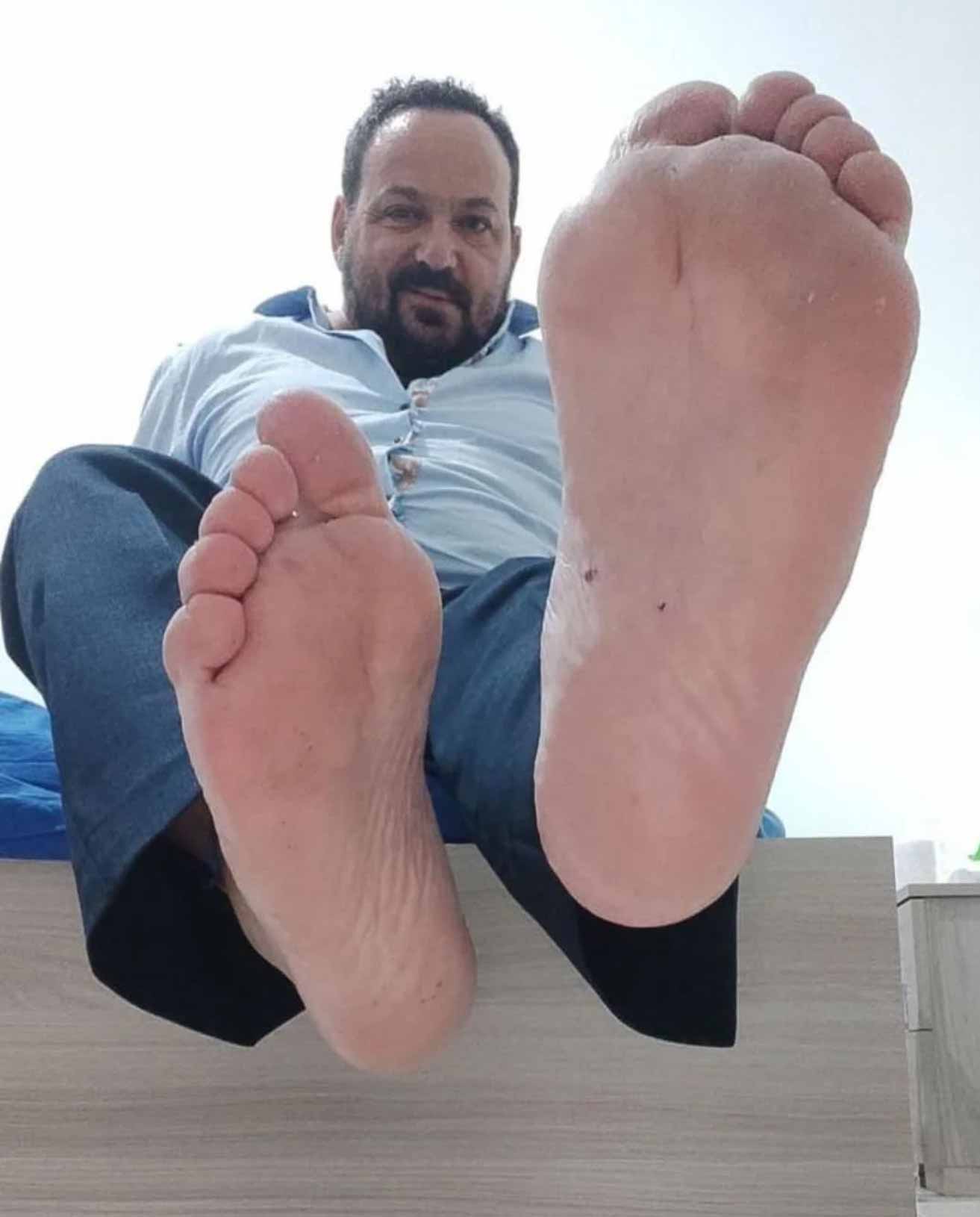 Drool over beefy trucker toes