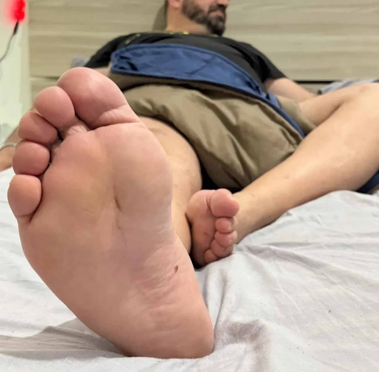 Look these Size 13 older male feet