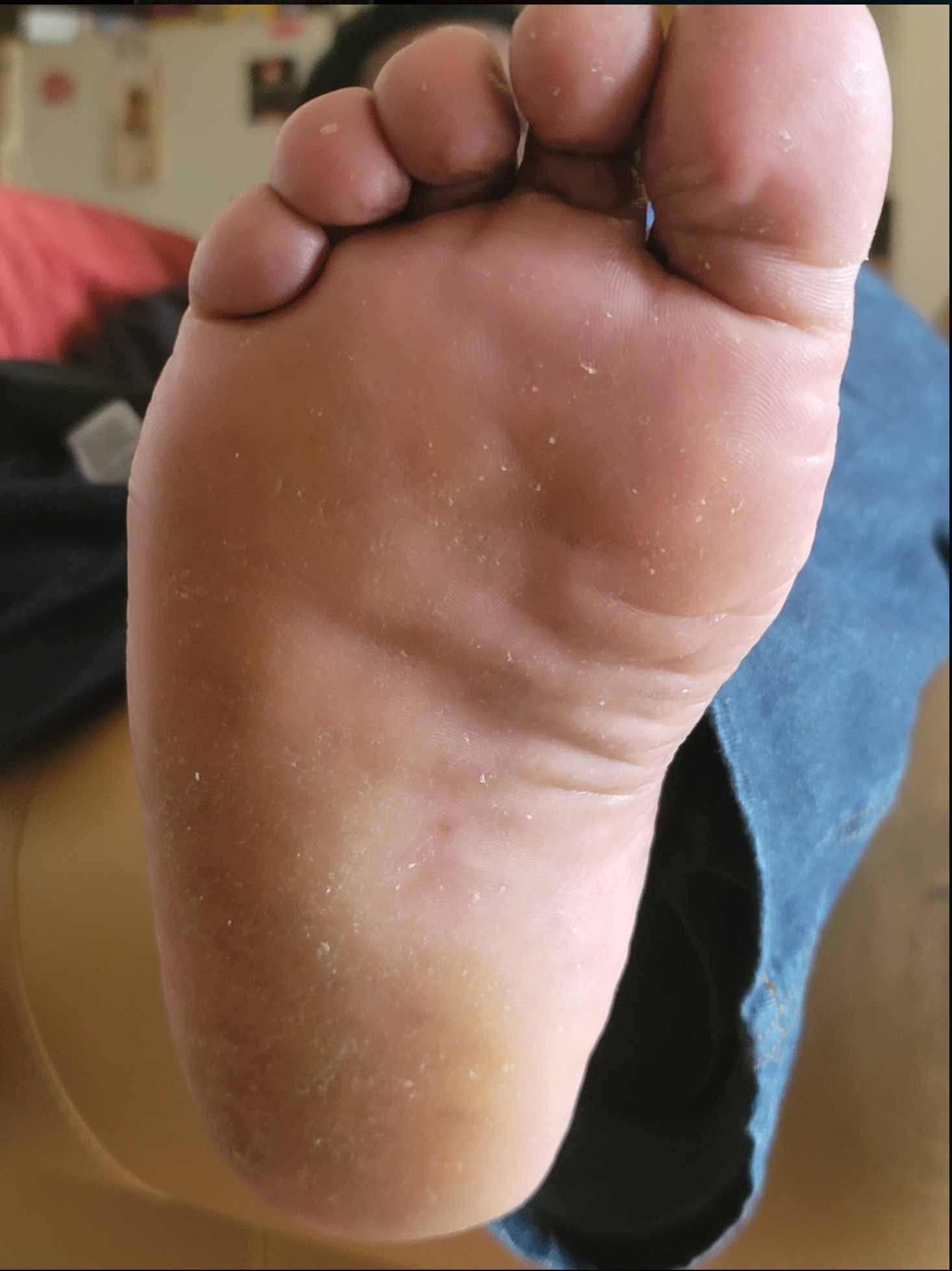 Worship plump alpha male toes