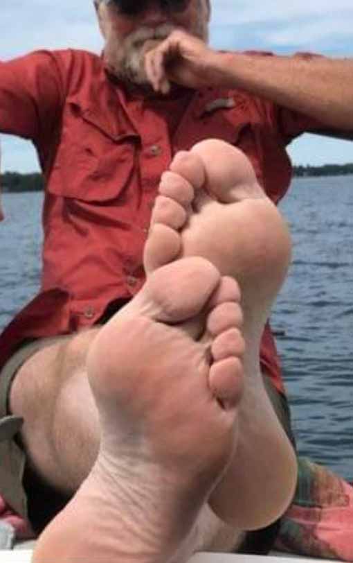 Look these sweaty old men foot
