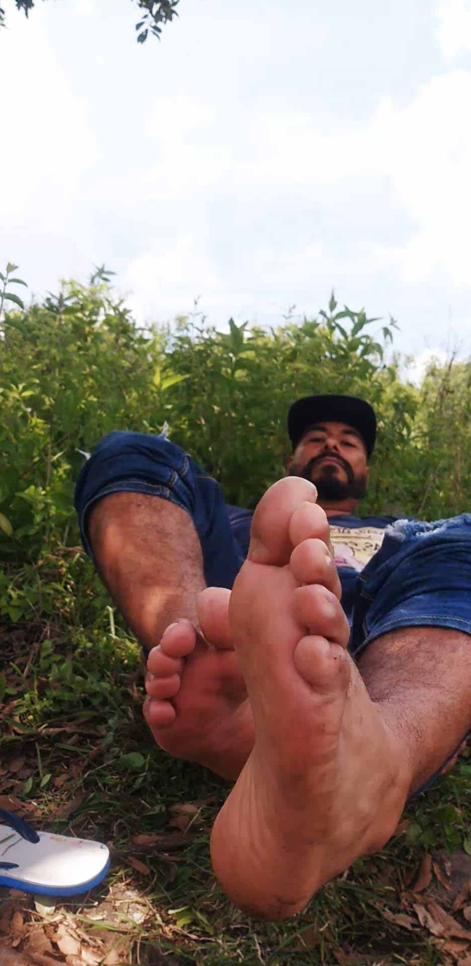 Suck and service the thick daddy bear foot